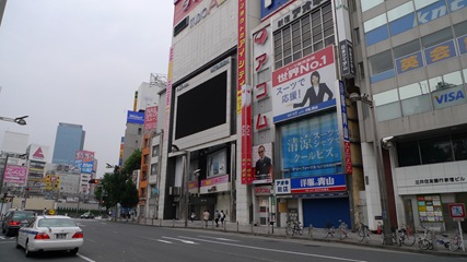 新宿アルタ前